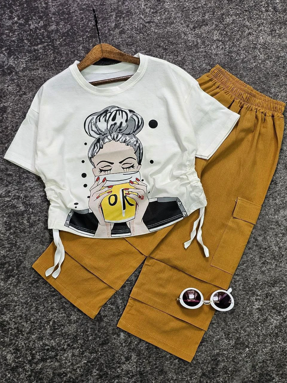 کراپ شلوارلنین دخترموگوجه ای