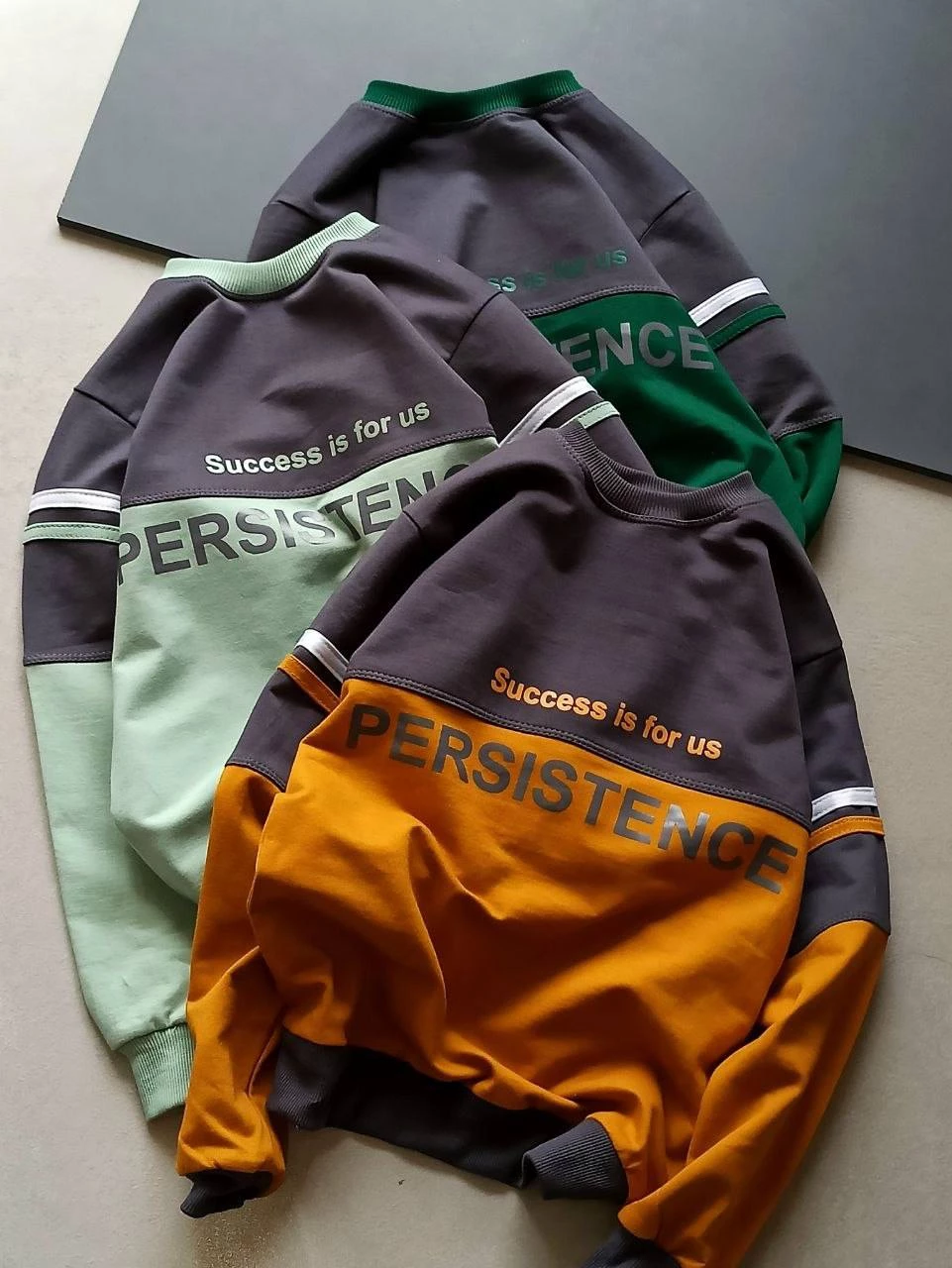 ست  اسپرت طرح به معنی ایستادگی و مقاومت